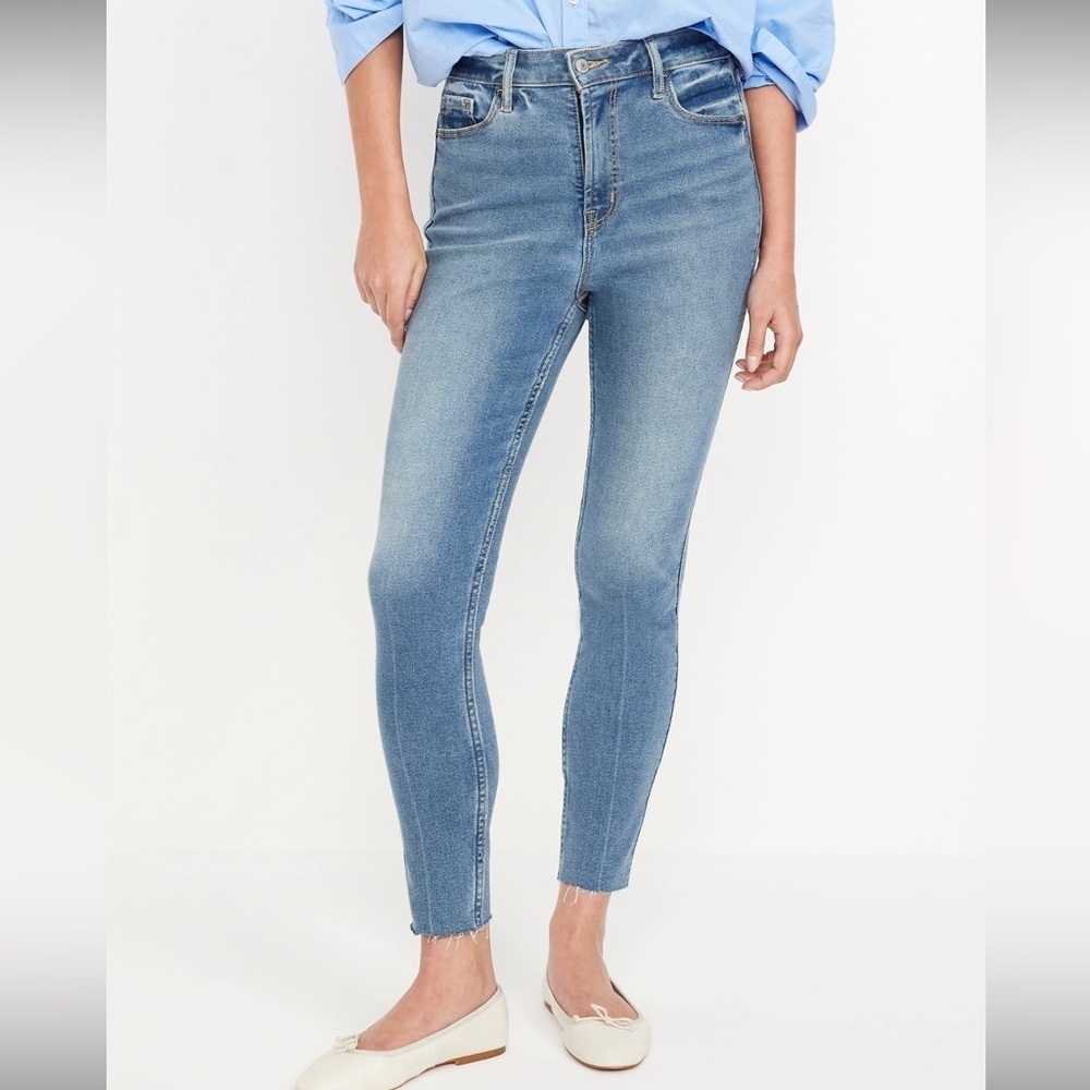 Old Navy Extra High-Waisted Rockstar 360° Stretch Super-Skinny Jeans